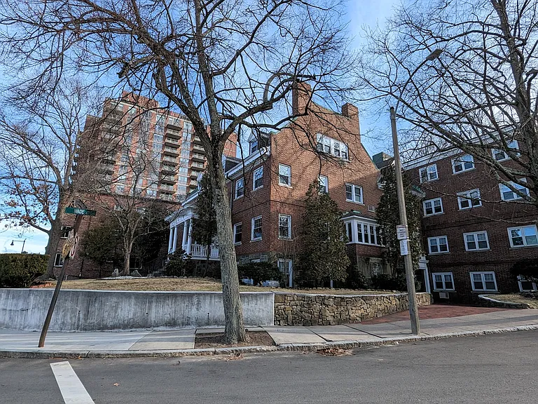 7 Wade St #3 — Photo 21