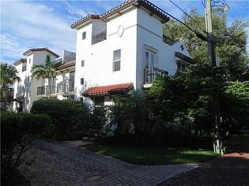 1st image of 601 SW 10th St #2