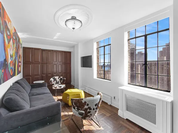 320 E 42nd St APT 3012, Manhattan, NY 10017