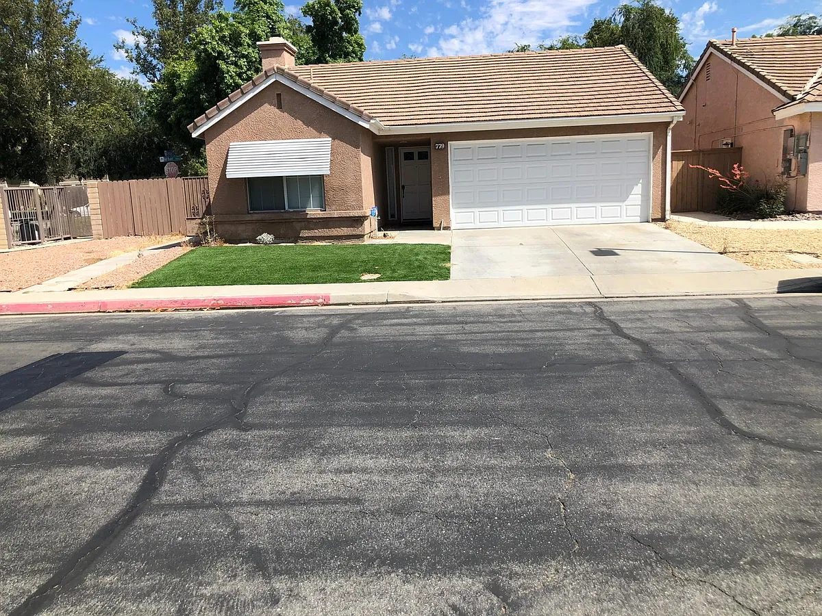 Building Photo - 779 Balsam Way