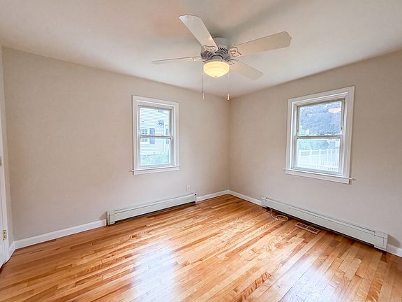 5th image of 4 Macarthur Cir