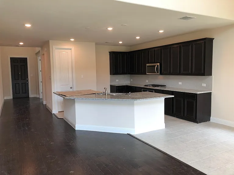 2436 Valley Ln — Photo 14
