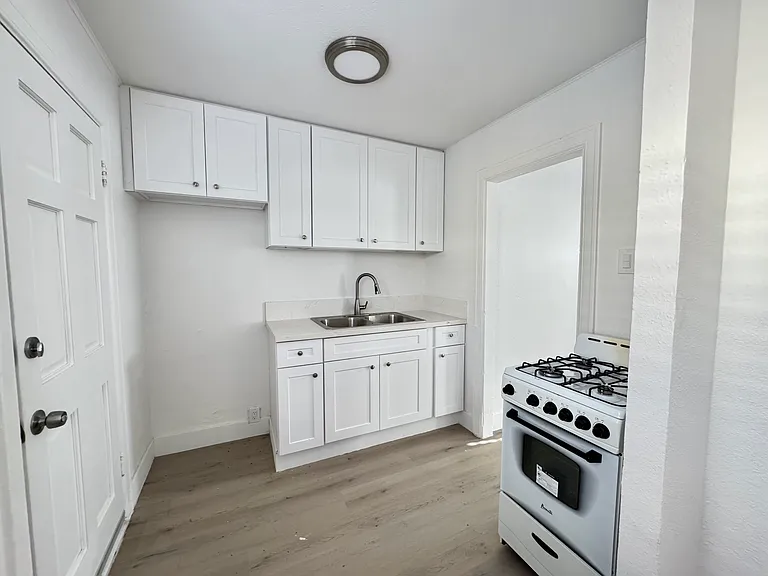 172 S Avenue 53 #1/2 — Photo 6