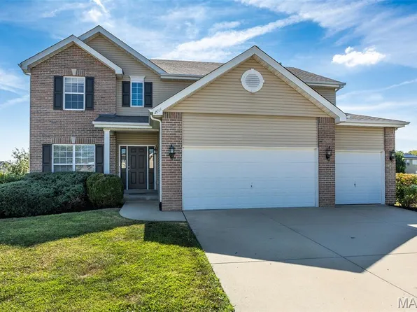 2601 Crimson View Dr, Shiloh, IL 62221
