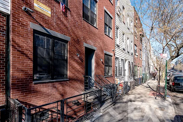 Rented by EXR | media 7