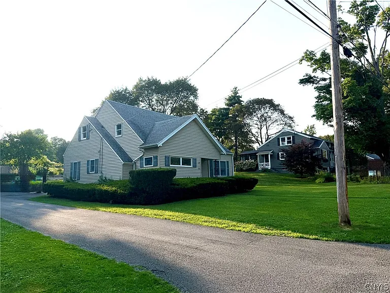 223 Cleveland Blvd — Photo 3