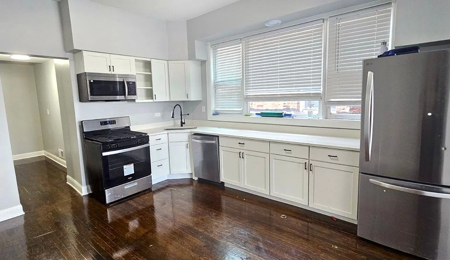 2 bed, 1.0 bath, $1,650 — Photo 3