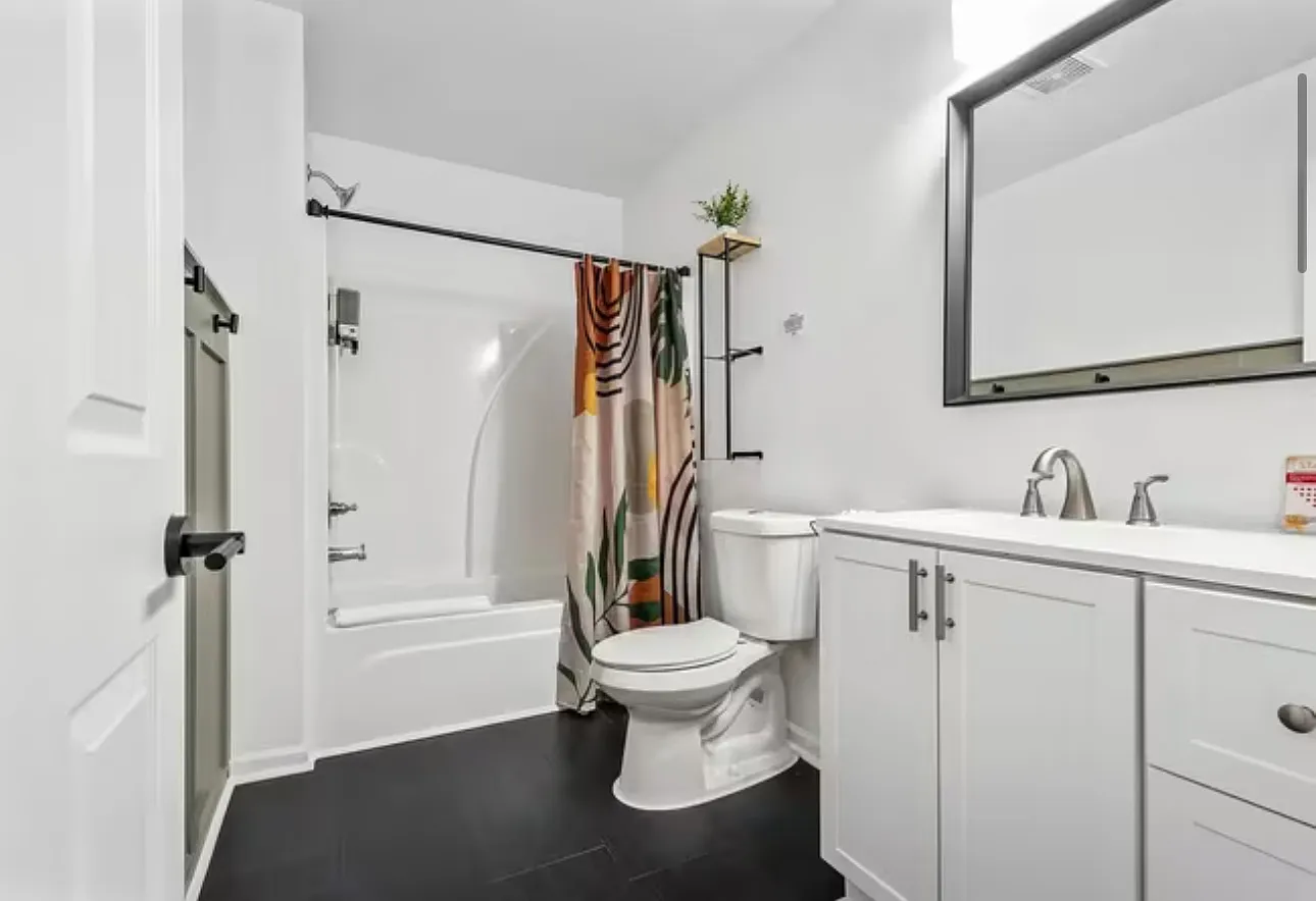 3 bed, 1100 sqft, $1,750 — Photo 1