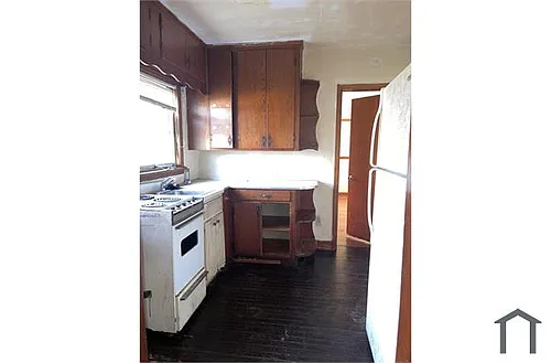 223 Avenue A NE Photo 1