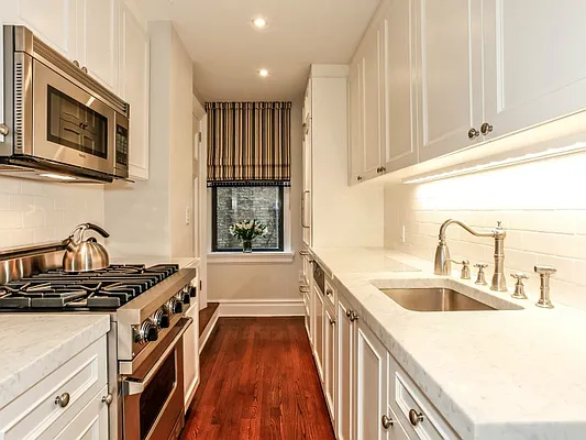 Sold by Sotheby's International Realty | media 16