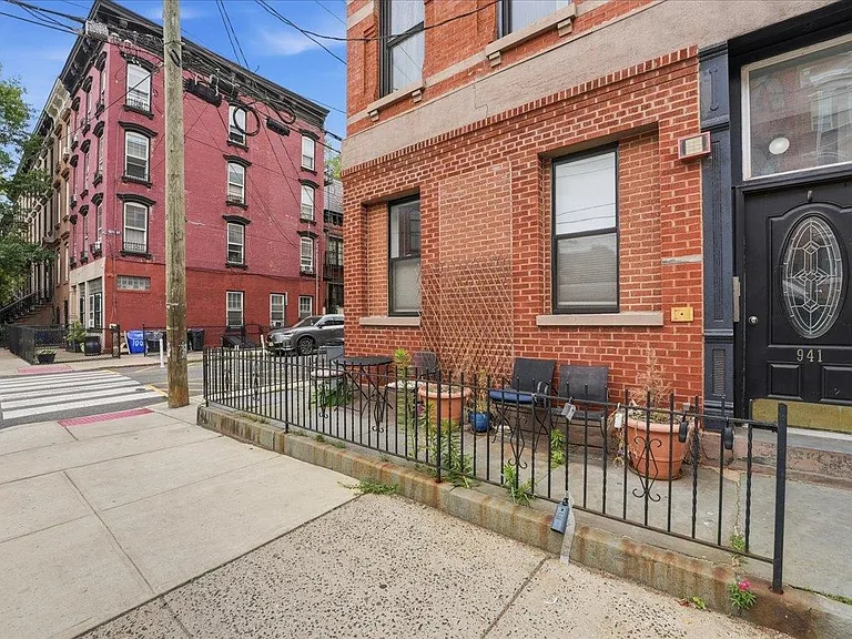 941 Garden St #1 — Photo 3