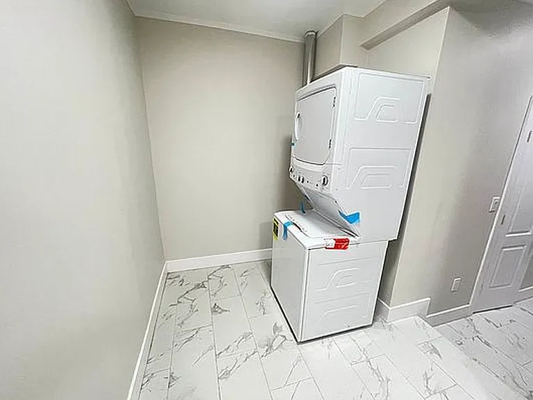 647 Courtlandt Ave #1 — Photo 3
