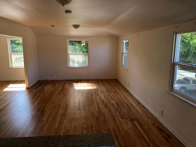 2515 Thurman Ave — Photo 3