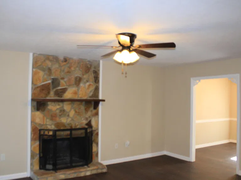 4104 Spencer St — Photo 3