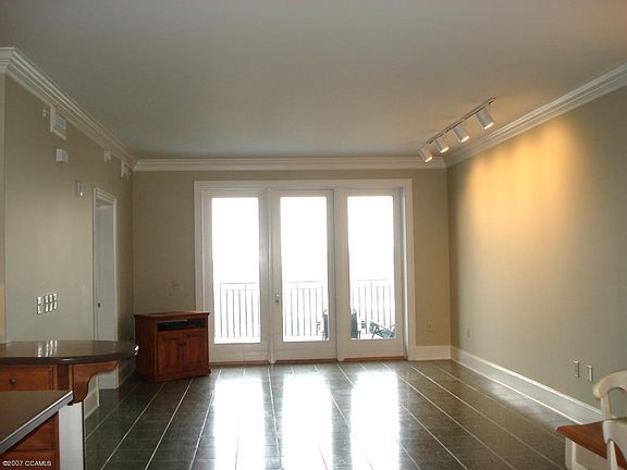5th image of 4401 Arendell Street 408 & 30' slip #37