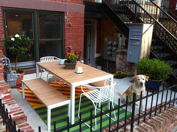 Vibrant front patio