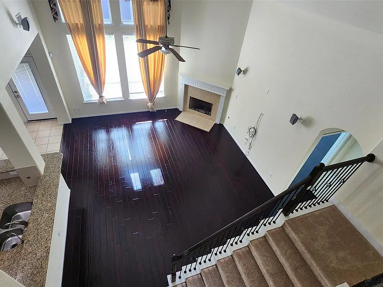 2318 Nashmor Dr — Photo 4