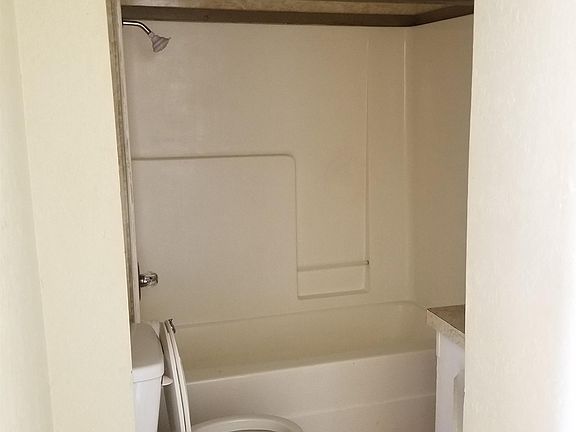 3rd image of 528 N Louisa Ave APT A