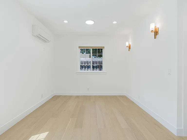 1217 Hester Ave — Photo 12