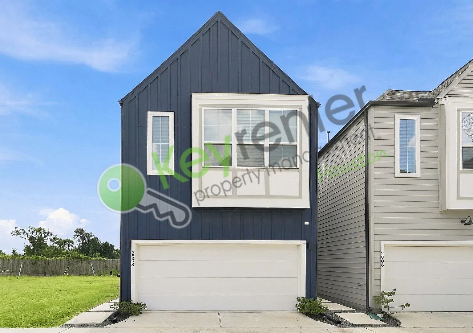 Stunning 3/2.5 Home In Gated Complex In Houston, Tx! First Year Of Electricity Covered! — Photo 1