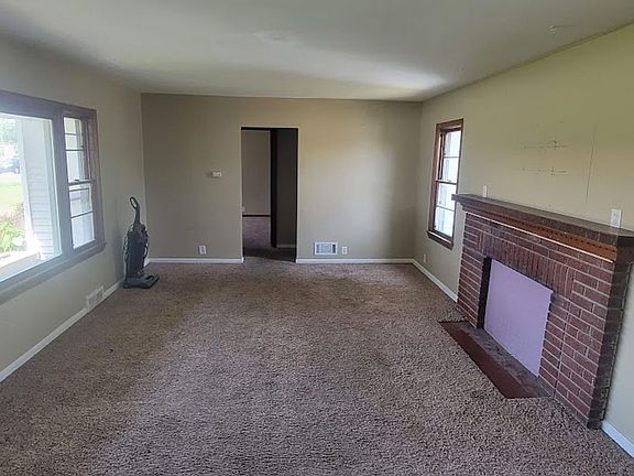 3rd image of 559 E 16th St