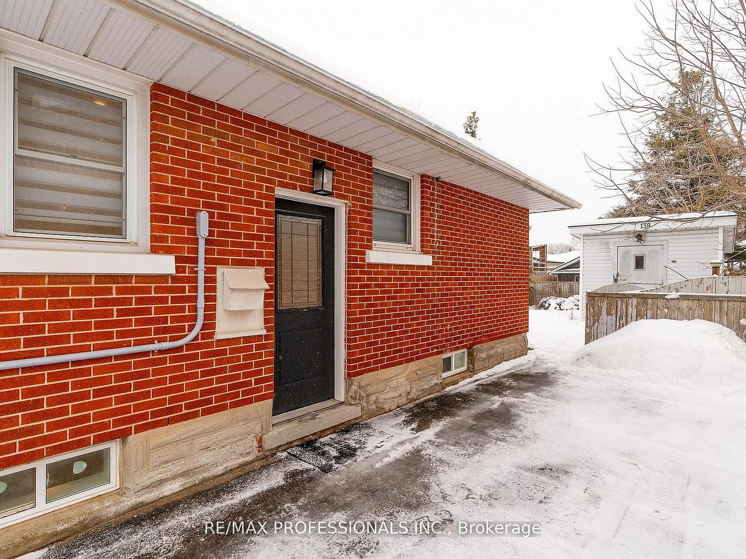 3 bed, $1,900 — Photo 2
