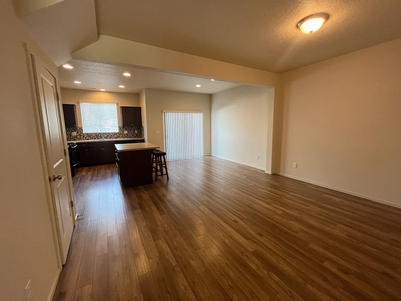 3 bed, 2.5 bath, 1644 sqft, $2,350 — Photo 4