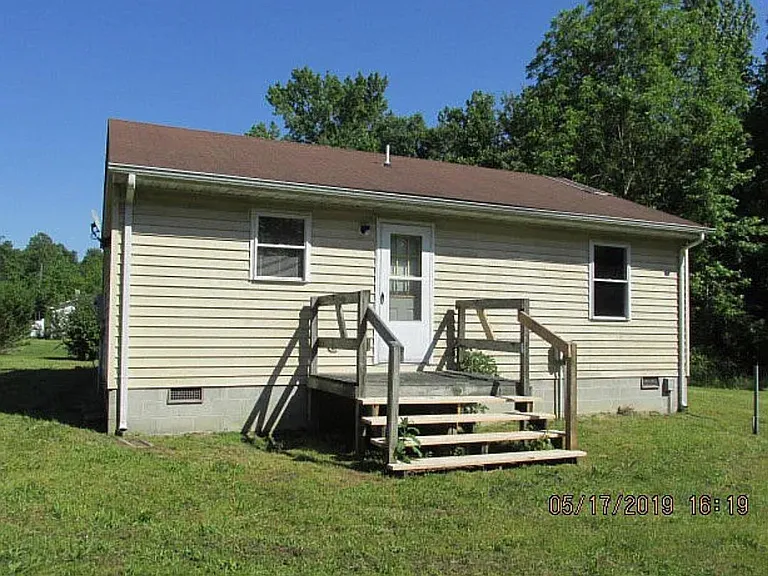 Veney Ln — Photo 2