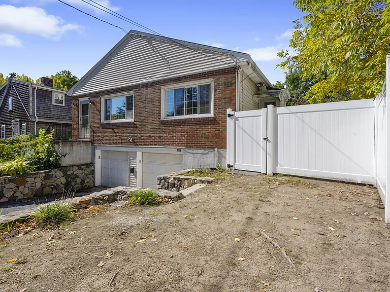 27 Hermon St — Photo 25