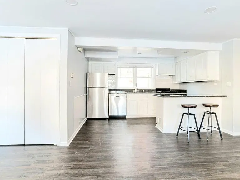 573 Ryan Pl — Photo 5