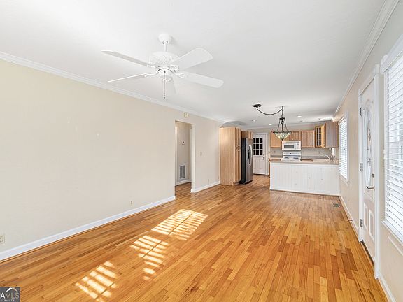 5th image of 231 E Morgan St