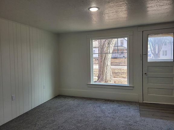 4th image of 300 N Maple St