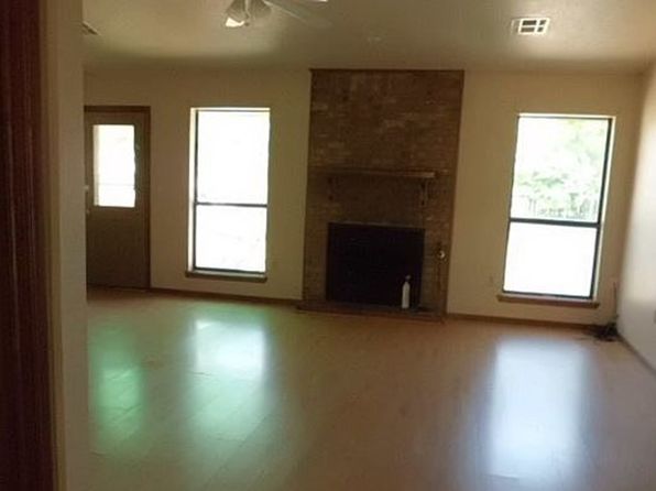 3014 NE Lancaster Ln