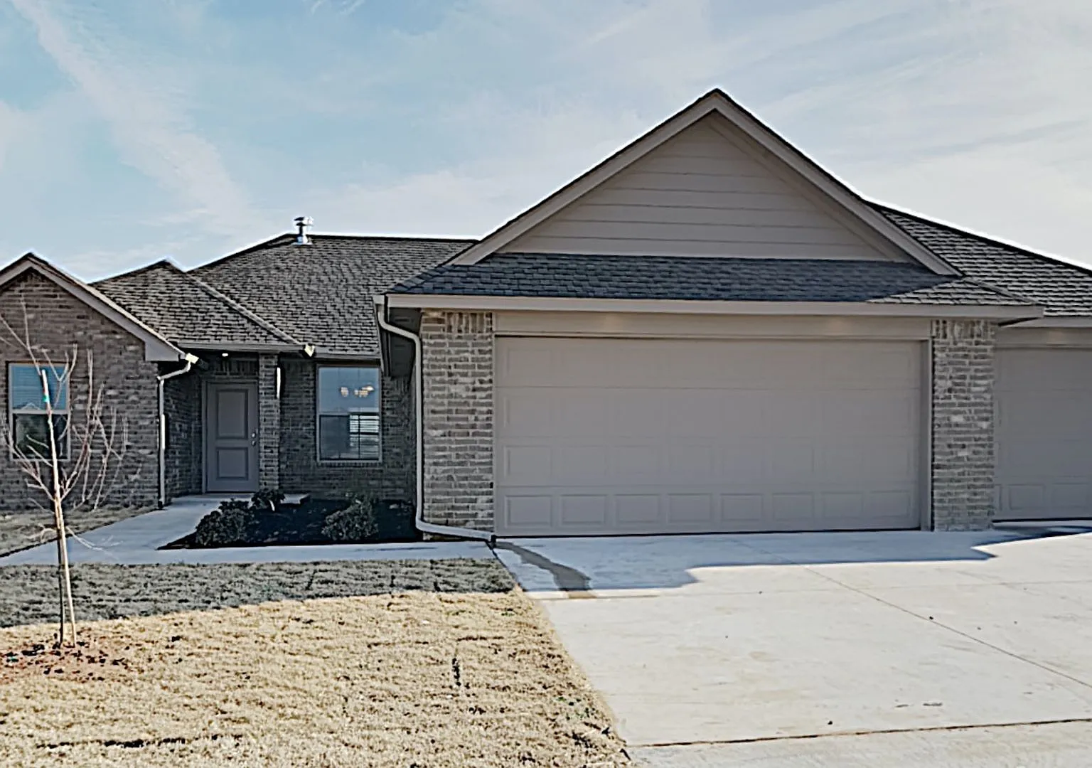 A Luxurious and Spacious 4 Bedroom 2 Bath Home with 3 Car Garage - Yukon Schools — Photo 1