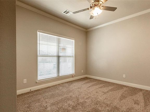 3rd image of 1704 Prestwick Ln