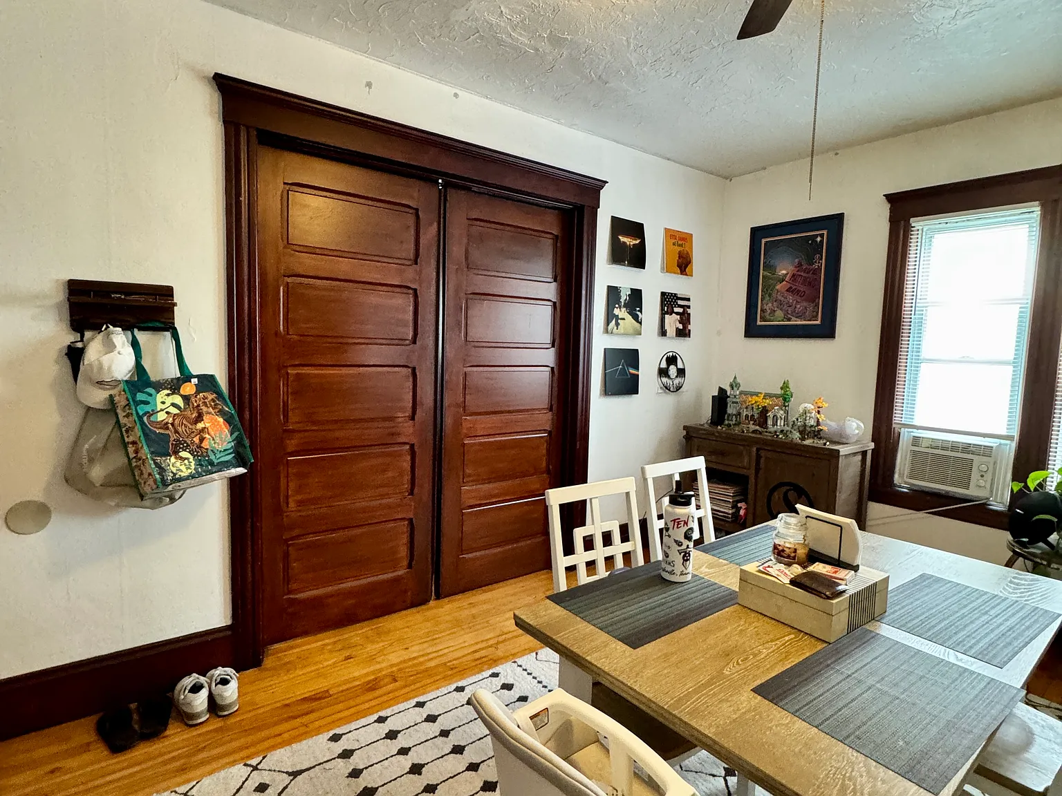 3 bed, 1357 sqft, $2,345 — Photo 2