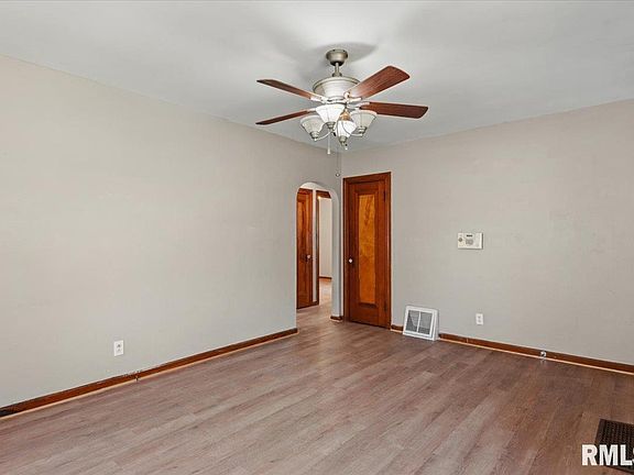 4th image of 1320 E Stanford Ave