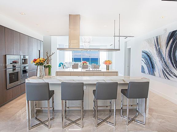 4th image of 18503 Collins Ave