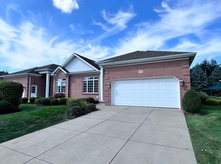 18 Saint Charles Ct, Williamsville, NY