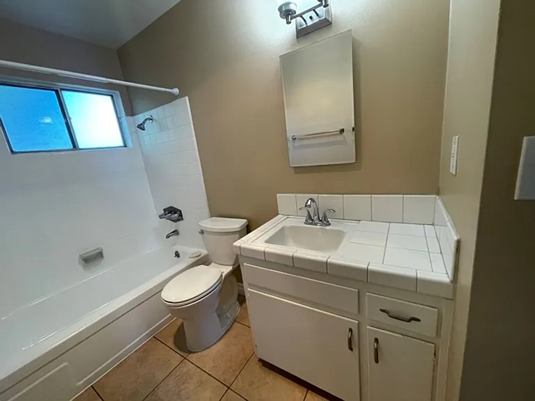 587 Silverwood Ave — Photo 8
