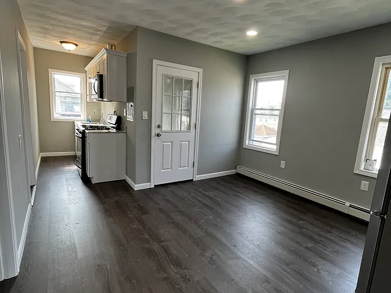 136 2nd St #2 — Photo 5