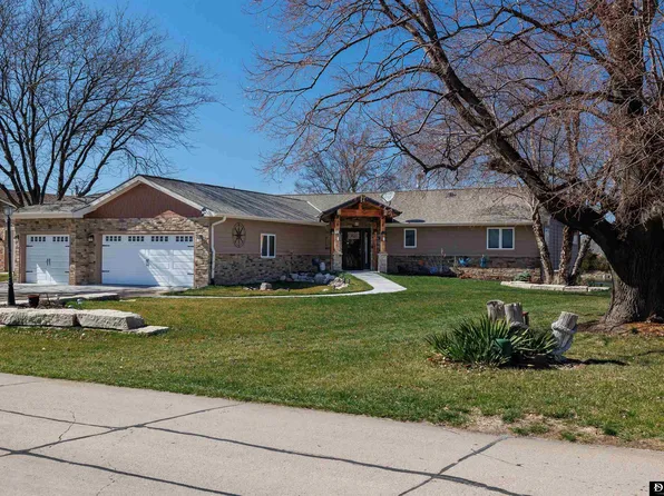 5107 Ventura Dr, Fremont, NE 68025