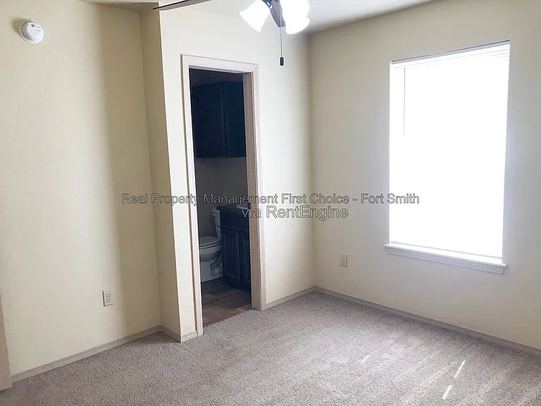 320 S 12th St — Photo 13