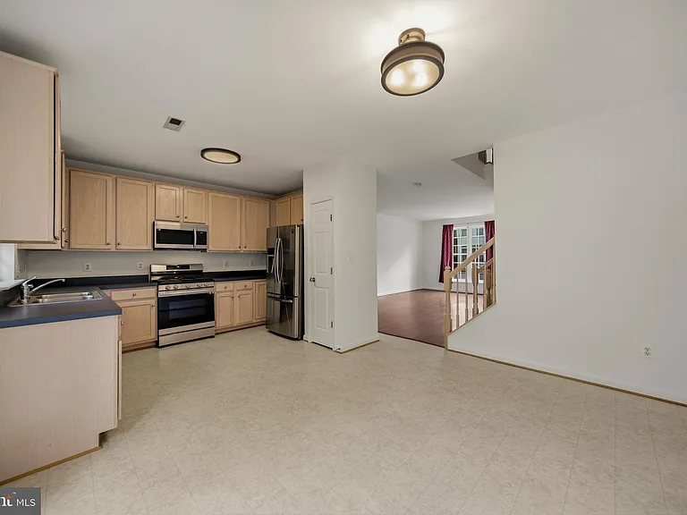 25251 Dunvegan Sq — Photo 11