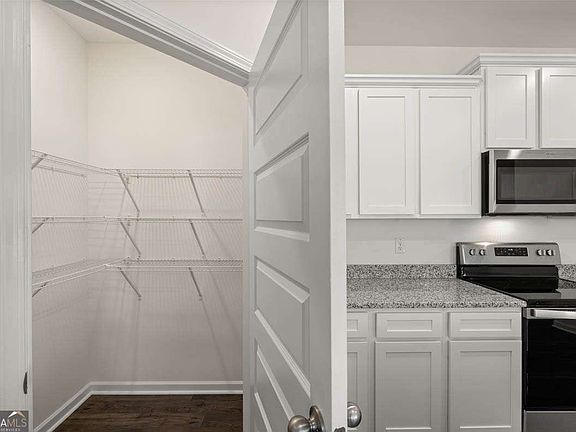 5th image of 6038 Knickerbocker St