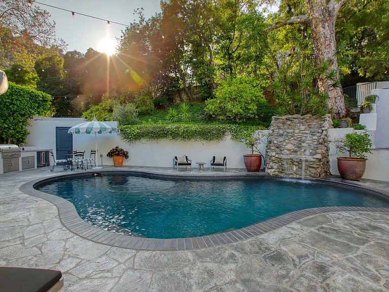 2050 Laurel Canyon Blvd — Photo 39