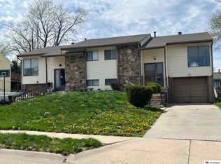 4928 S 98th St, Omaha, NE 68127