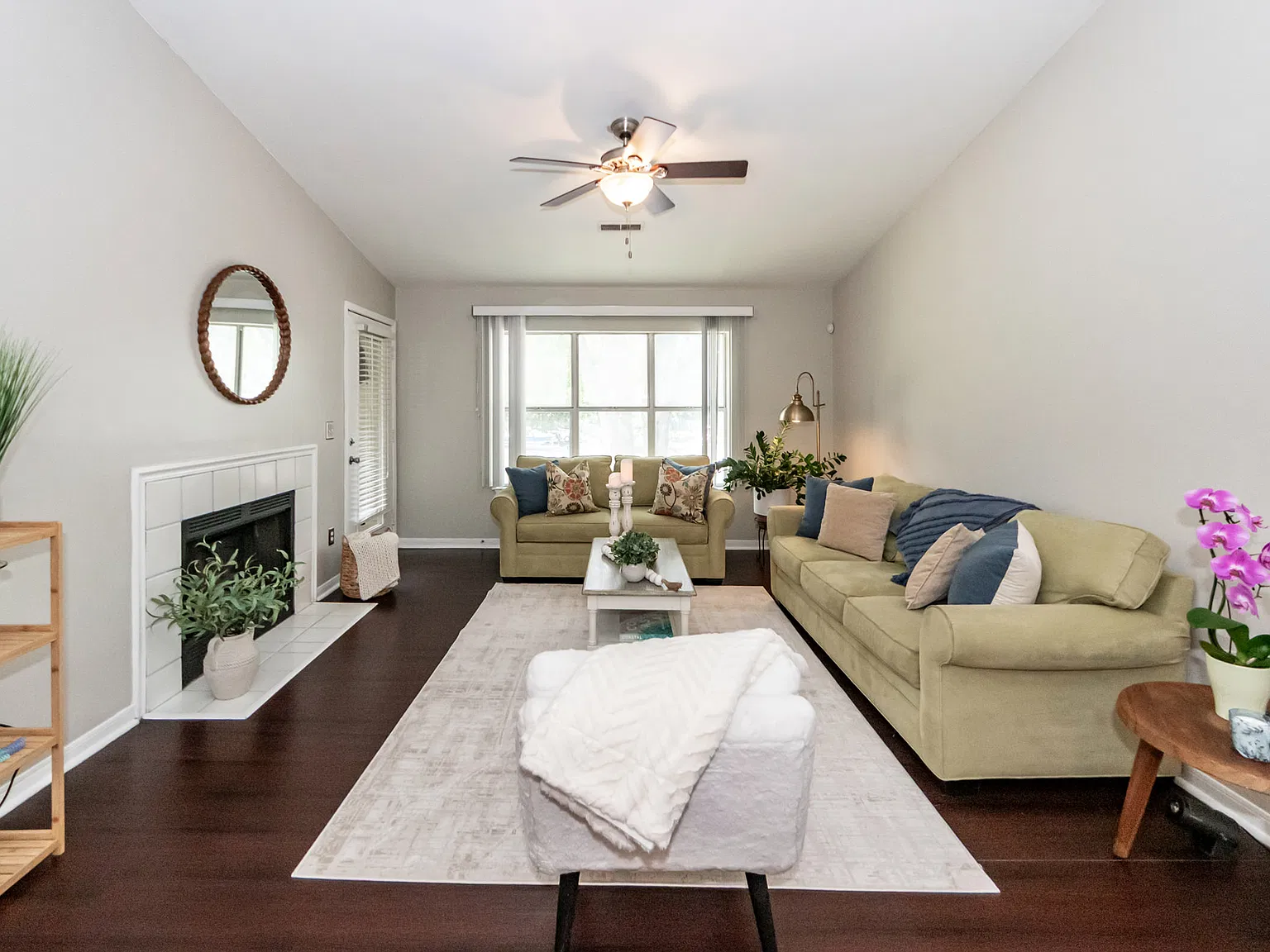 3 bed, 1329 sqft, $3,350 — Photo 2