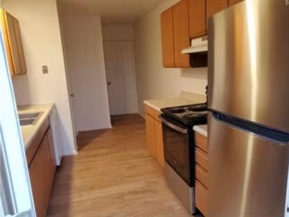 1st image of 3042 N Southfield Dr