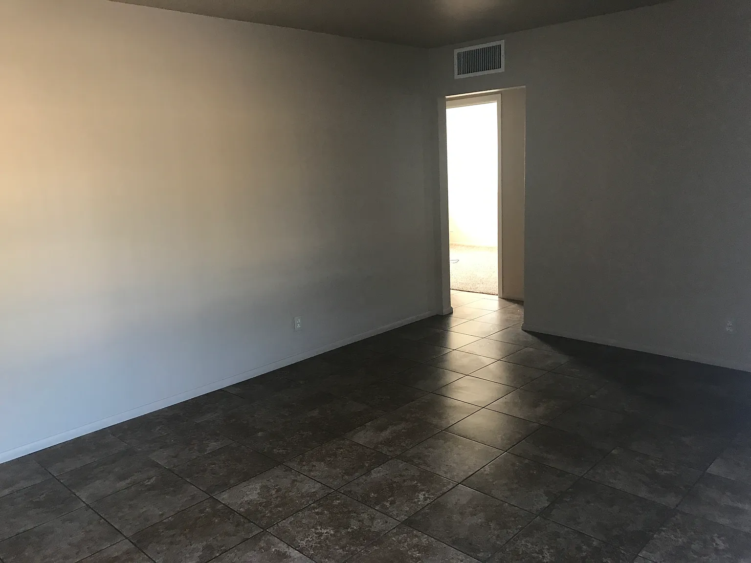 3 Bed, 2 Bath Close to ASU! — Photo 4